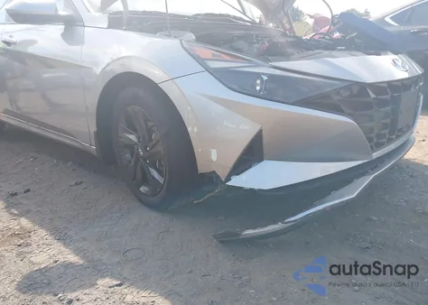 2022 Hyundai Elantra Sel z USA, uszkodzony, nr VIN 5NPLM4AG1NH076597